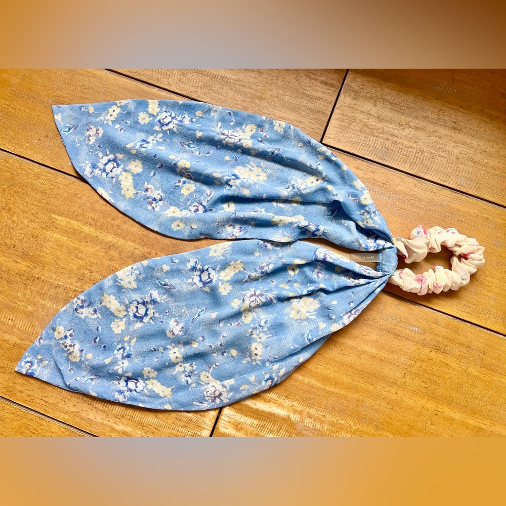 LoveShackFancy Bellitine Scrunchie Re Edition in Bluejay Sunshine Hair Bow NWT - Picture 2 of 10